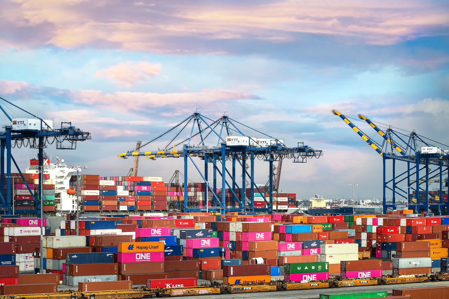 Containerterminal als Beispiel für professionelle Organisation im Güterkraftverkehr